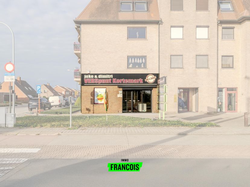 Bent u op zoek naar een commercieel pand op een toplocatie in Kortemark?<br />
Dan is dit iets voor u!<br />
Op een uitstekende ligging bevindt zich d