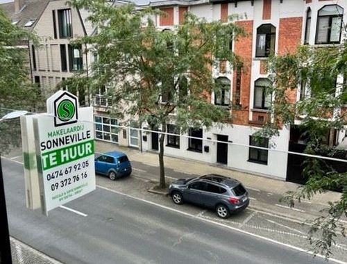                                         Duplex te huur in Eeklo, € 975
