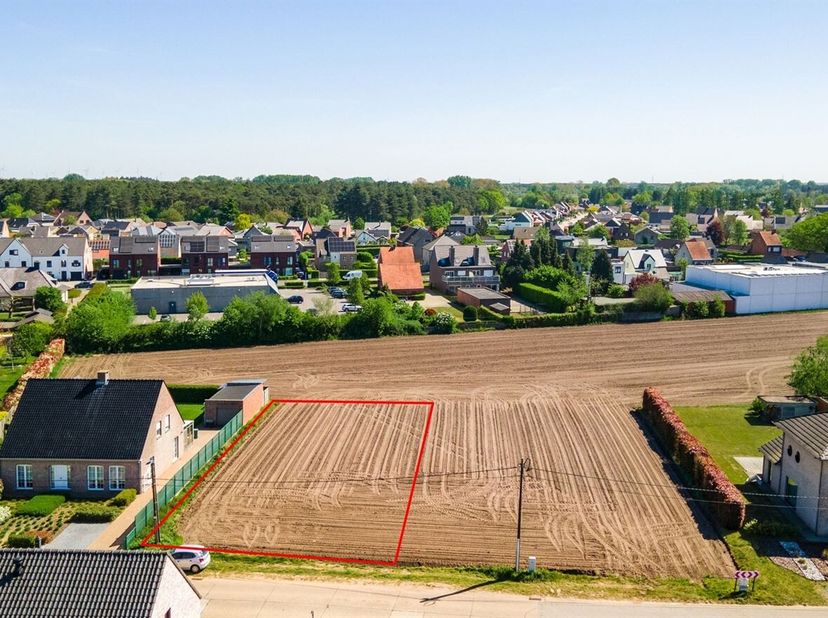 Terrain à bâtir pour OB de 6a 18ca près du centre ville de Lille<br />
Situation : Le terrain est calme et rural tout en étant situé à proximité du ce