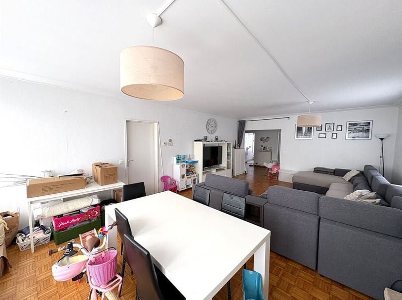 Spacieux appartement au rez-de-chaussée dans un endroit calme, mais à distance de marche du centre<br />
L'appartement est situé dans un quartier rési