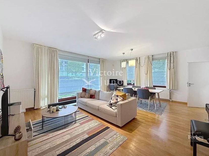 Goed gepresenteerd door Elisabeth du Chastel : 0495 79 78 58 / elisabeth.duchastel@victoire.be<br />
Victoire Junot biedt u dit prachtige appartement