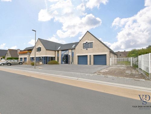                                         Kantoor te koop in Ouwegem, € 890.000
