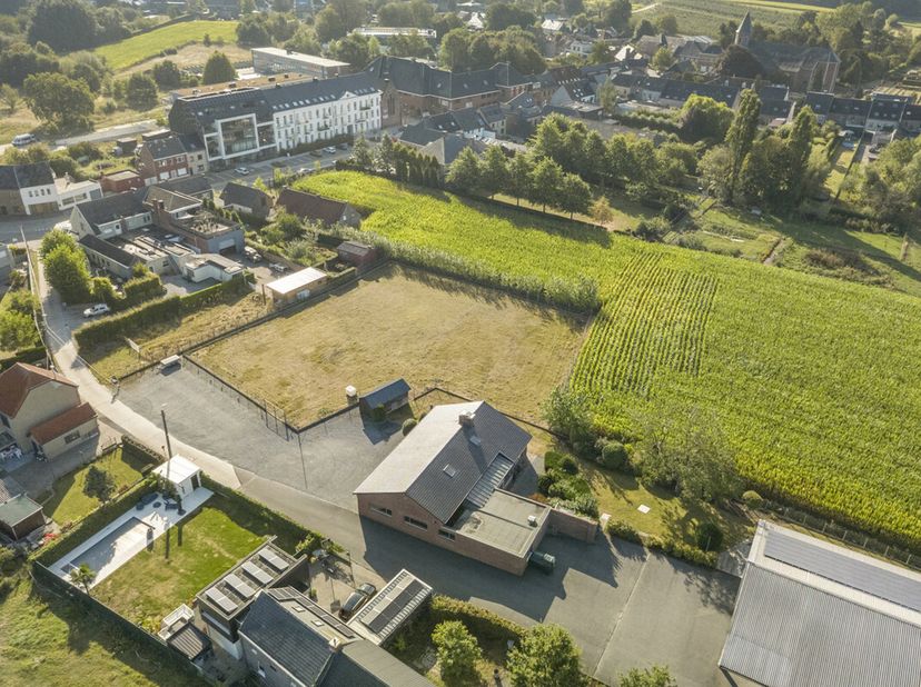 Ruime bungalow op een uitzonderlijk perceel van 3.517 m² met 4 slaapkamers, grote garage en weide<br />
Bent u op zoek naar een betaalbare en ruime wo