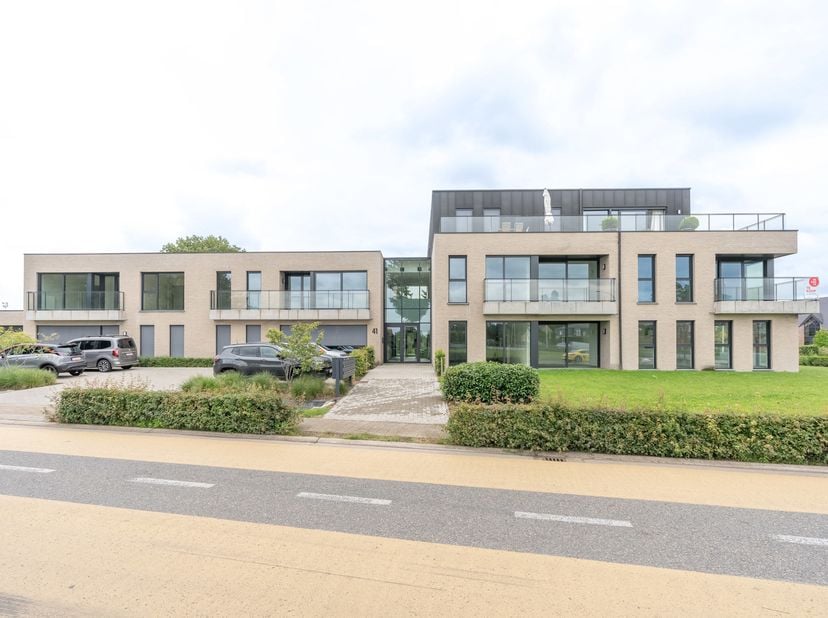 Verhuurde assistentiewoning op de gelijkvloerse verdieping met tuin van Residentie 'De Veiling'.<br />
Gelegen nabij het centrum van Hoogstraten en op