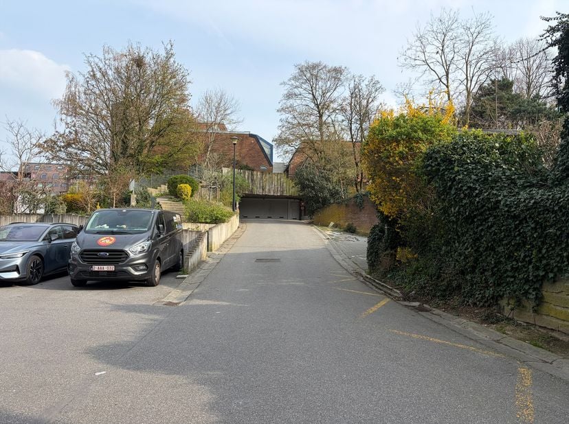 EMPLACEMENT DE PARKING - DAVID VAN BEVER 10 - Parking intérieur - 115euro - Sécurisé par vidéosurveillance