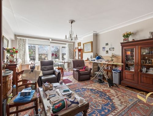                                         Appartement te koop in Laken, € 199.000
