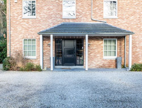                                         Bureaux à louer à Rosières, € 2.650
