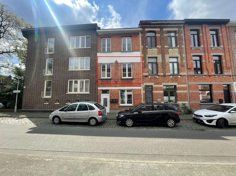 Prachtig gerenoveerd 1- slaapkamer appartement !<br />
<br />
Indeling: Leef- en eetruimte, open keuken, 1 slaapkamer, badkamer.<br />
<br />
Besc