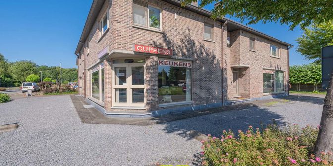 Bien professionnel à vendre à Zandbergerstraat 18, 3680 Neeroeteren
