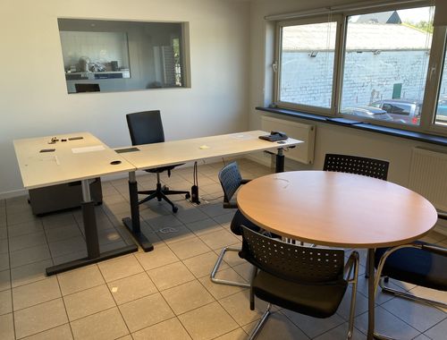                                         Kantoor te huur in Evergem, € 1.000
