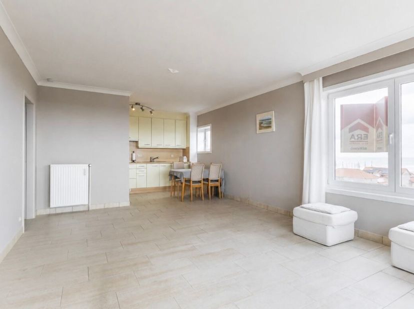 De Haan: Appartement de deux chambres avec une magnifique vue dégagée sur la mer, les dunes et la verdure à vendre dans un emplacement privilégié à De