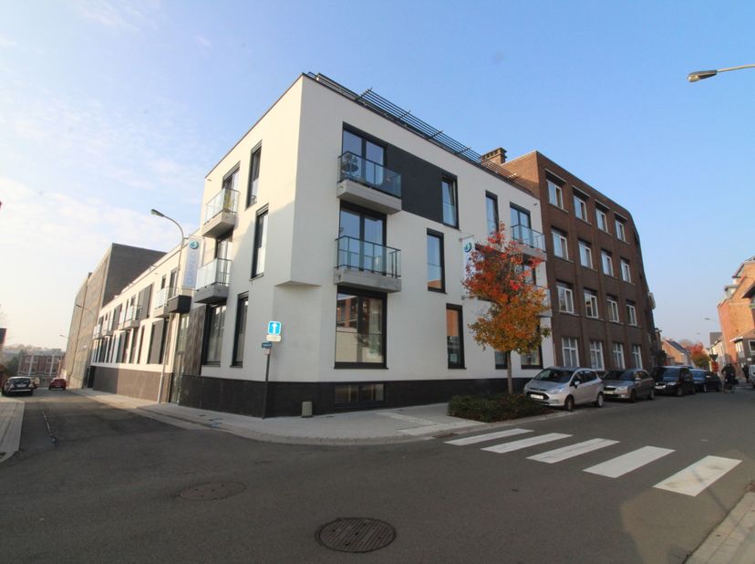 Deze erkende assistentiewoning van 80 m² in Residentie Curaremos is fantastisch gelegen in het centrum van Tielt. Met de lift kunt u de tweede verdiep