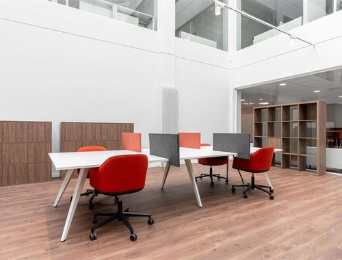                                         Immeuble de bureaux à louer à Temse, € 85
