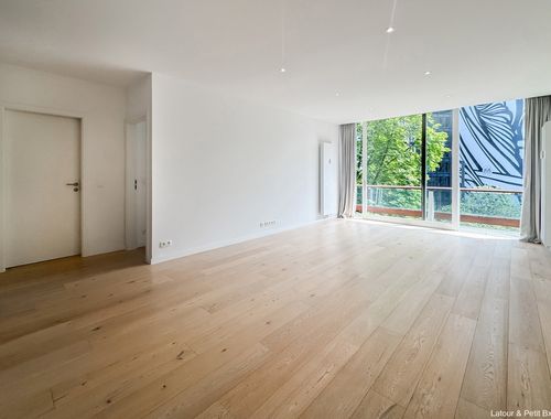                                         Appartement à louer à Ixelles, € 1.400
