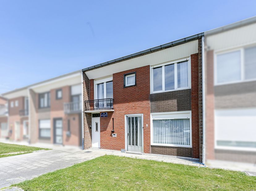 Ontdek deze op te frissen eengezinswoning met vier slaapkamers en tuin in Izegem!<br />
<br />
Deze rustig gelegen woning met 4 slaapkamers en tuin be