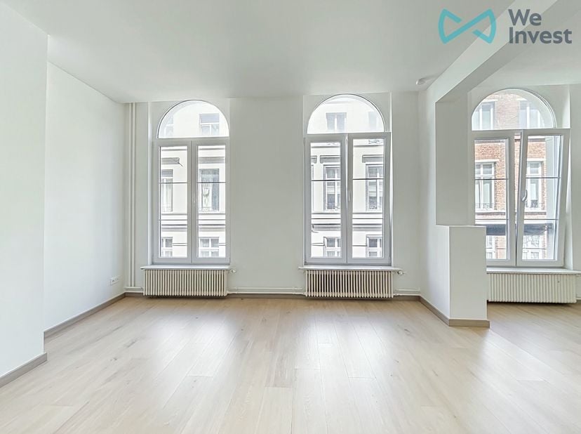 Tel : 0456 79 45 19 / E-mail : sophia.vanhove@weinvest.be<br />
We Invest biedt u exclusief dit charmante en zeer lichtrijke appartement aan, gelegen