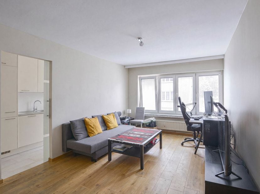 MAXIME REAL ESTATE biedt u deze mooie studio aan met balkon.<br />
Gelegen tussen Bordet en het gemeentehuis van Evere, vlakbij talrijke openbaarvervo