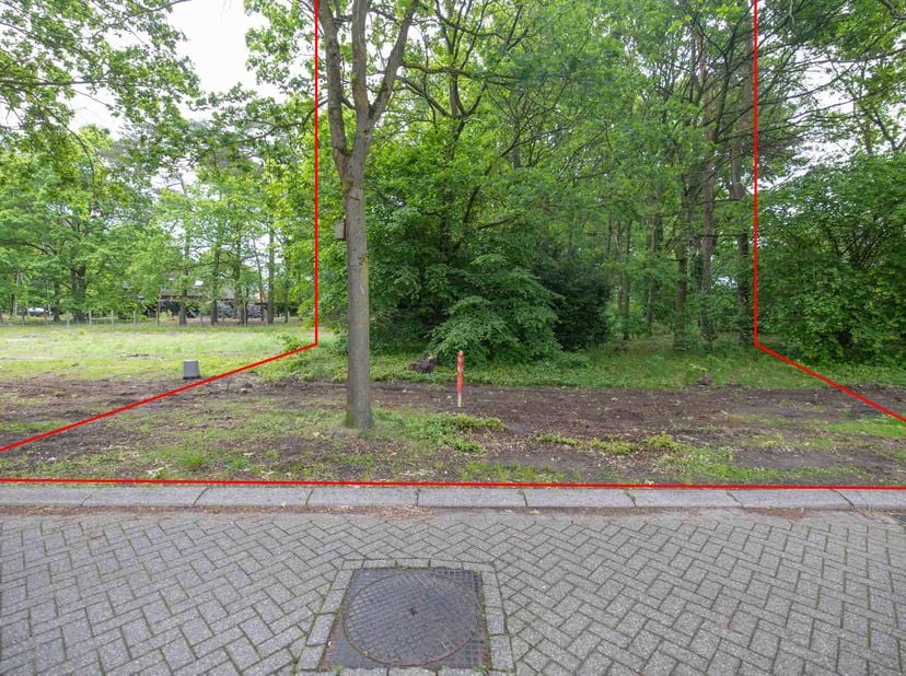 LOT 4: PERCEEL BOUWGROND IN GROENE WOONWIJK -<br />
<br />
Voor halfopen bebouwing.<br />
Gesitueerd in een rustige en groene woonwijk, nabij de besch