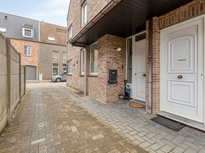 OPBRENGSTEIGENDOM - VOLLEDIG APPARTEMENTSGEBOUW BESTAANDE UIT 3 VERHUURDE APPARTEMENTEN TE BREE-CENTRUM!<br />
Dit appartementsgebouw bevindt zich in