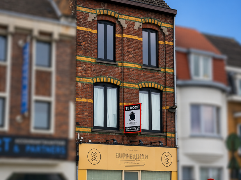 Wonen &amp; werken: handelspand met woning, atelier en tuin<br />
Op een strategische ligging in de Oudenaardsestraat te Geraardsbergen bevindt zich deze