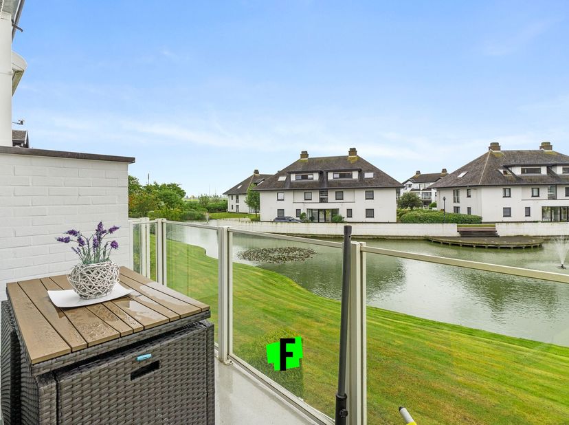 Perfect onderhouden 1 slaapkamer appartement, gelegen in een zeer rustige en groene omgeving te Warande Middelkerke.<br />
Gesitueerd op een steenworp