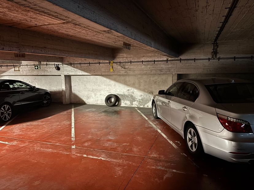 Garage te koop in Aartshertoginnestraat 23 bus 115,
                    8400 Oostende