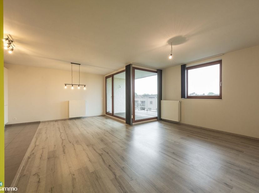 INSTAPKLAAR APPARTEMENT MET 2 SLAAPKAMERS NABIJ HET CENTRUM VAN BILZEN<br />
<br />
Dit instapklare appartement vinden we terug aan de Sint-Lambertusl