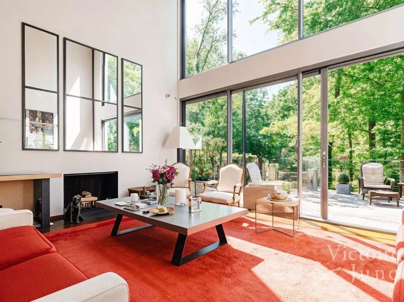 Appartement - bouwjaar 2002 - architect Marc Corbiau<br />
6 eenheden - privépark van ±3ha<br />
Dubbele garage<br />
Kosten:<br />
Gemeenschappelijke