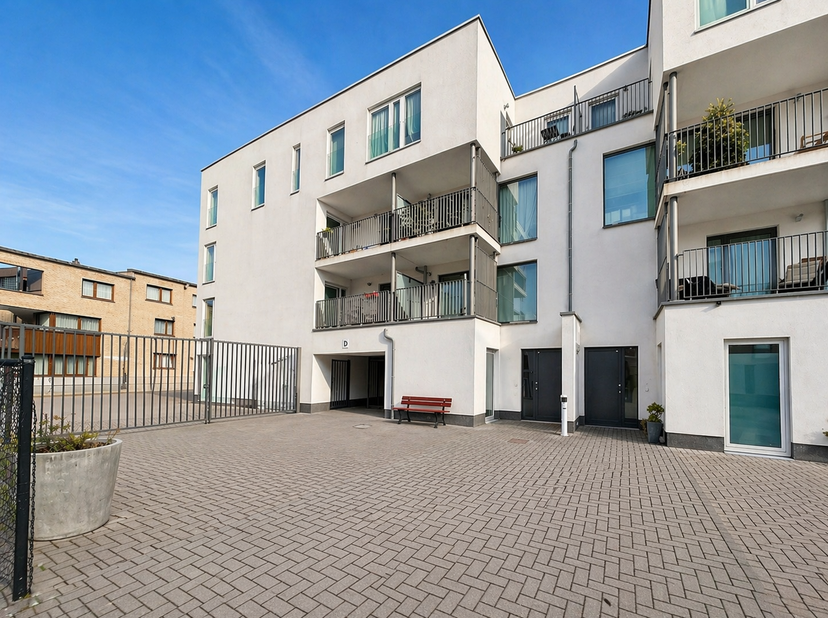 --- IN AFWACHTING VAN EEN COMPROMIS ---- Ontdek dit mooie appartement met één slaapkamer van ±58 m² (volgens EPC) in een recent gebouw uit 2011. Dit a