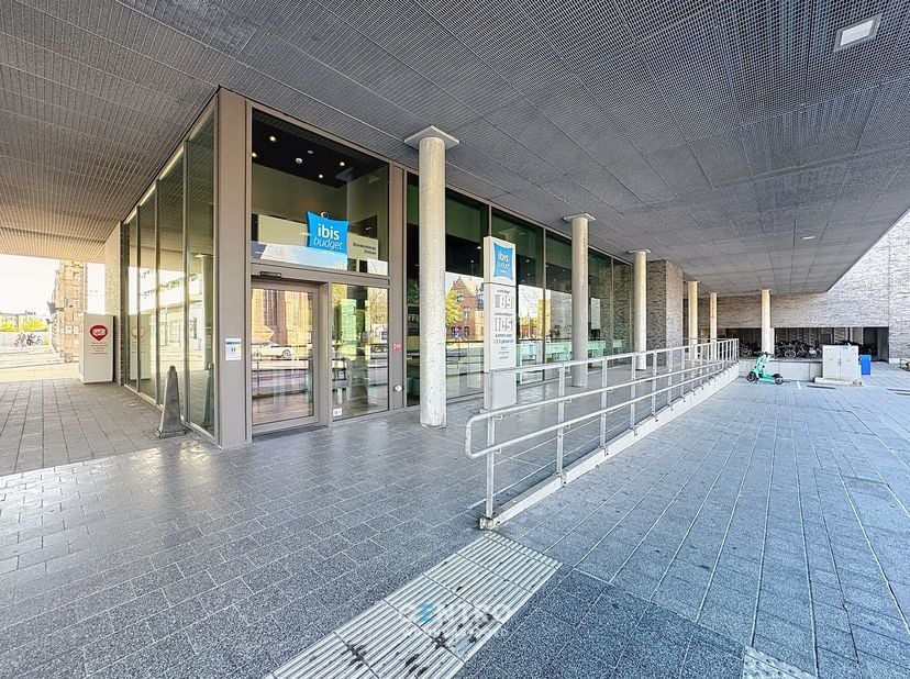 UITERST INTERESSANTE prijs! Op dezelfde locatie werden gelijkaardige hotelkamers verkocht tussen € 125.000,- en € 169.000,-!&amp;nbsp;TOPPRIJS, aangezien