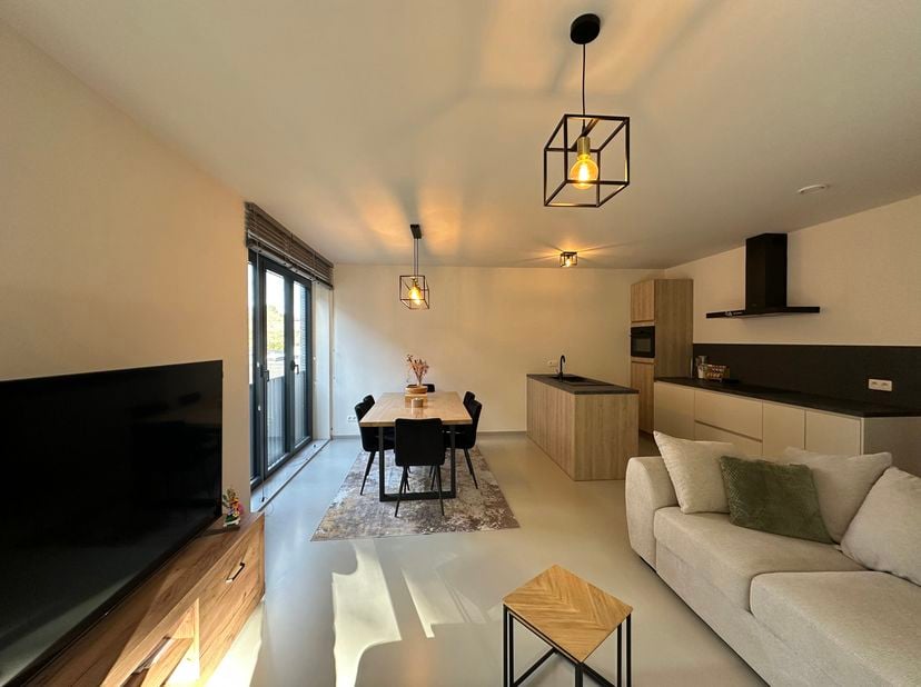 Knap, energiezuinig 2 slaapkamerappartement in jong gebouw (2024) met groot terras en garagebox<br />
LOCATIE<br />
Deze ligging verdient zonder twijf