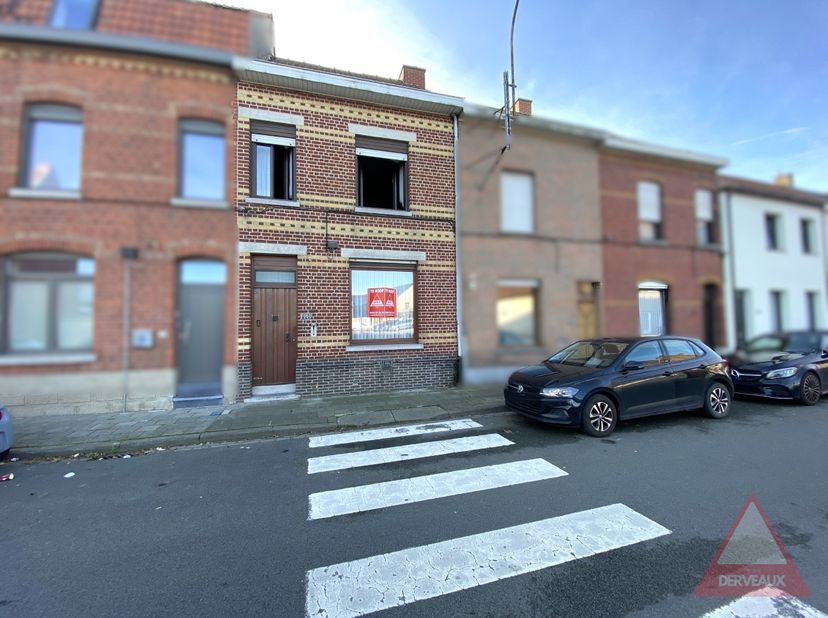 VANAFPRIJS 105.000 euro<br />
<br />
Deze woning bevindt zich in de Hogeweg in Menen, op een rustige en goed bereikbare locatie.<br />
De woning besch