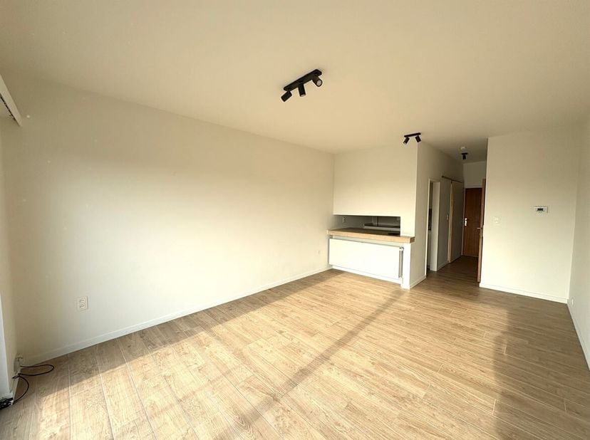 Appartement avec 1 chambre à coucher, débarras et place de parking situé à Ekeren<br />
Situation :<br />
Appartement idéalement situé avec transports