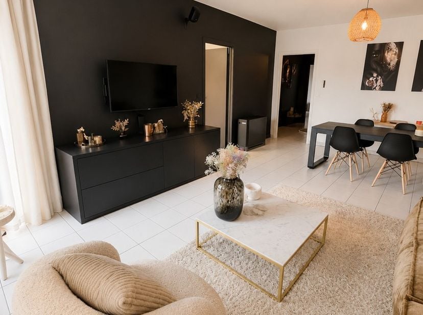 Op zoek naar een instapklaar appartement op een rustige ligging met zicht op de kathedraal en op amper 1 km van de Grote Markt en centrum van Ieper? D