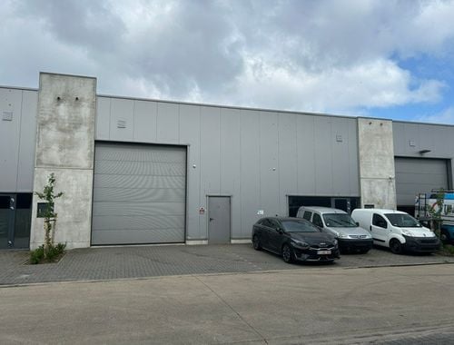                                         Bedrijfsgebouw te huur in Overpelt, € 1.769
