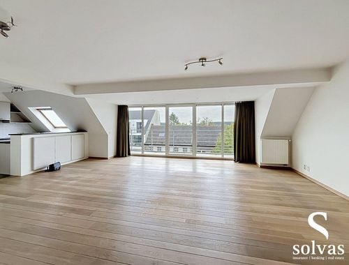                                         Penthouse à louer à Waarschoot, € 975
