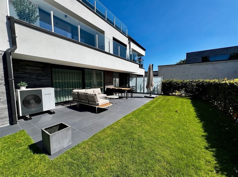 Instapklaar gelijkvloersappartement met zonnige tuin op rustige ligging in Hamme<br />
Op zoek naar een recent, energiezuinig appartement waar comfort