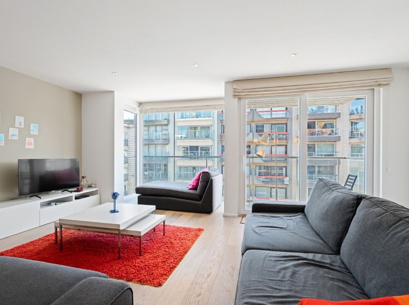 Te koop: stijlvol appartement in Sint-Idesbald, op wandelafstand van zee en duinen. Dit appartement, gebouwd in 2011, ligt in het hart van de toeristi