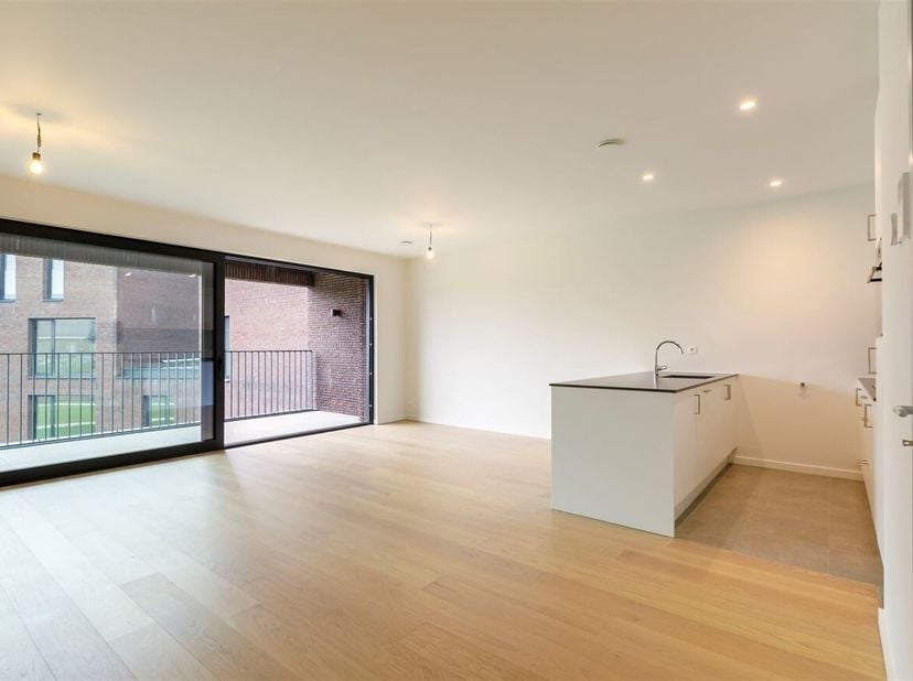 Ruim appartement met 2 slaapkamers en terras te Herentals<br />
Ligging: Ideaal gelegen, in Herentals met vlotte verbinding en ontsluiting naar omligg