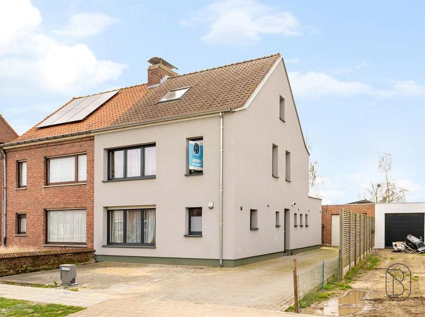 Vous recherchez une maison spacieuse dont les gros travaux ont déjà été réalisés et que vous pourrez aménager selon vos goûts ? Alors voici une opport