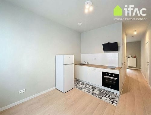                                         Appartement à louer à Bruxelles, € 725
