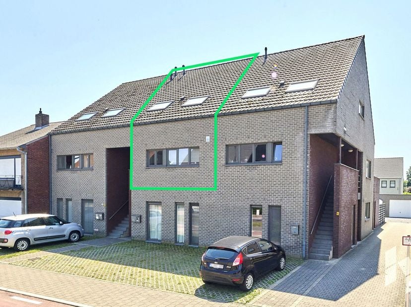 Dit instapklare appartement is gelegen op de eerste verdieping van een kleinschalig gebouw. Het is zeer ruim en heeft een zeer praktische indeling.<br
