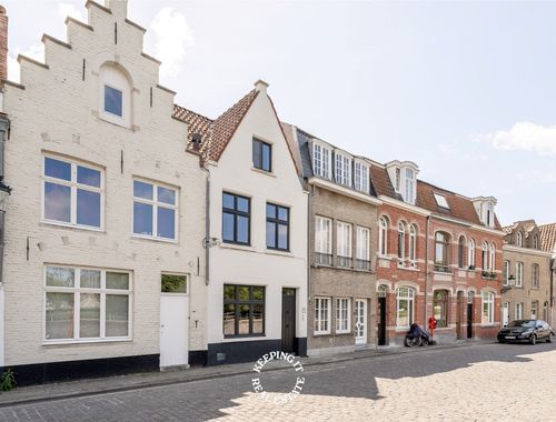                                         Maison bourgeoise à vendre à Brugge, € 745.000
