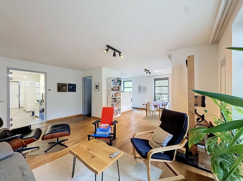 PLACE STEPHANIE / LOUISE - Magnifique appartement de 101m² composé d'un séjour, une cuisine totalement équipée, 2 chambres, une salle de bains, une be