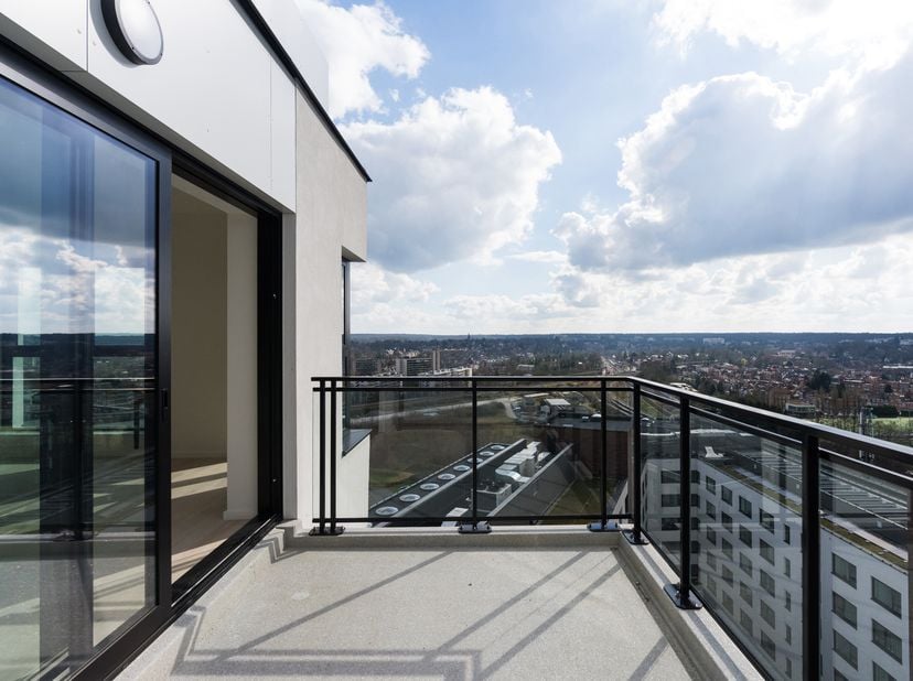 AUDERGHEM, in het hart van de universiteitswijk (ULB/VUB), tegenover het Delta-ziekenhuis en vlak bij de Ring en de E411, prachtig NIEUW PENTHOUSE (3