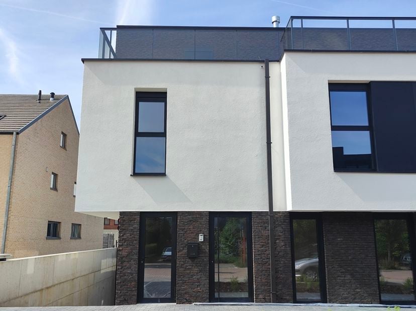 Ontdek dit prachtig nieuwbouwappartement in Residentie Jozef, gelegen in het rustige Opwijk. Het appartement is afgewerkt met hoogwaardige materialen
