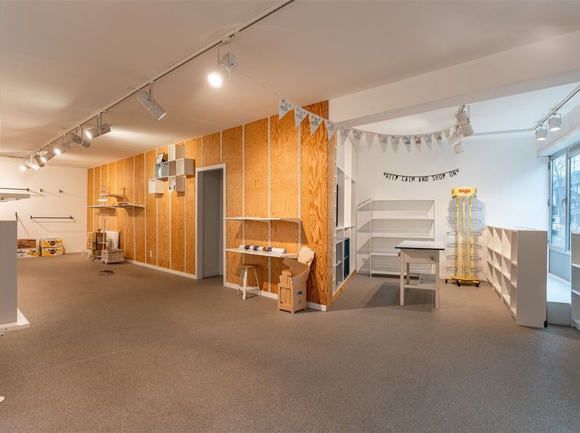 Praktisch handelspand van 123m² in het centrum van Heppen, met uitstekende zichtbaarheid. <br />
Ligging<br />
Het pand is gelegen in het hart van Hep