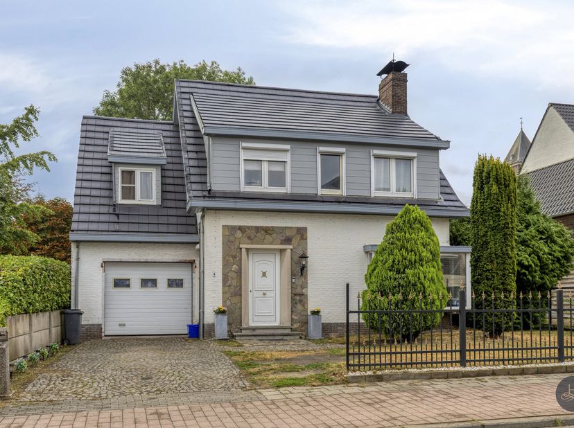 Voor verdere info of een vrijblijvende waardebepaling van uw eigendom: kieran.dams@homixx.be of 016 79 29 01.<br />
Welkom bij deze verrassend ruime e