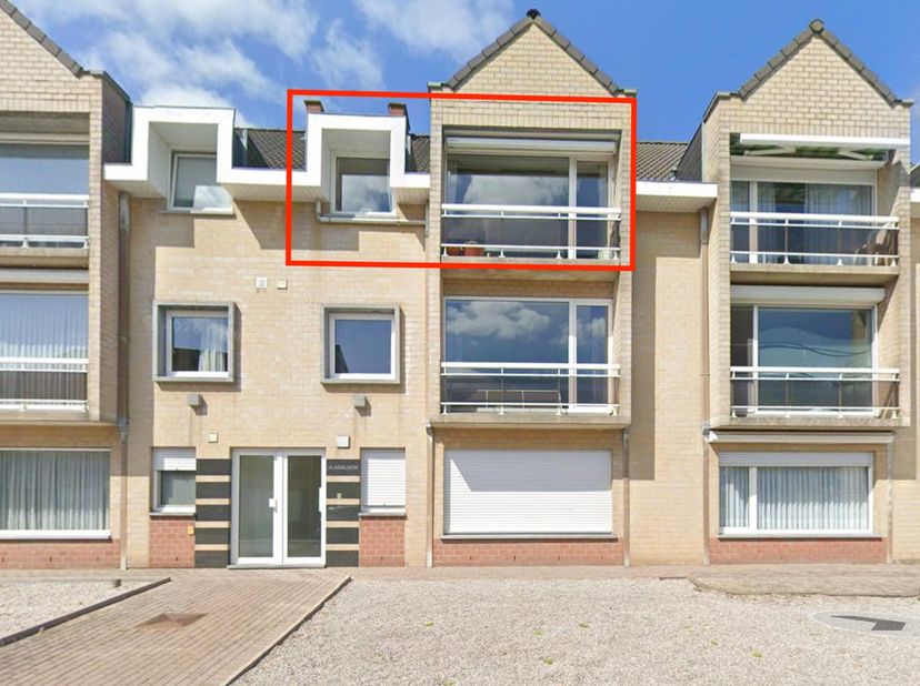 Een lichtrijk appartement op de 2e verdieping ....<br />
<br />
Via de lift gaan we naar de 2e verdieping van deze kleine residentie. We komen het app