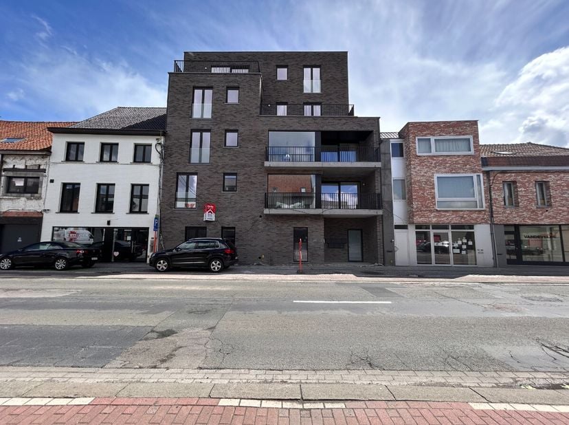 Bent u op zoek naar een nieuwbouwappartement met 2 slaapkamers te Wevelgem? Dan is dit voor u!Mogelijkheid om aan te kopen aan 6% BTW Indeling van het